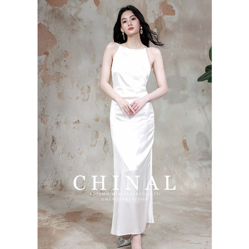 CHINAL夏季白色桑蚕丝挂脖吊带连衣裙女修身显瘦斜裁真丝礼服长裙