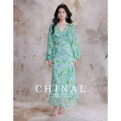 CHINAL夏季新款温柔风水彩晕染 v领印花斜裁长裙优雅气质连衣裙