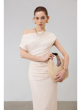 CHINAL时髦精BI入_韩国进口三宅褶百褶落肩一字领上衣/半裙套装女