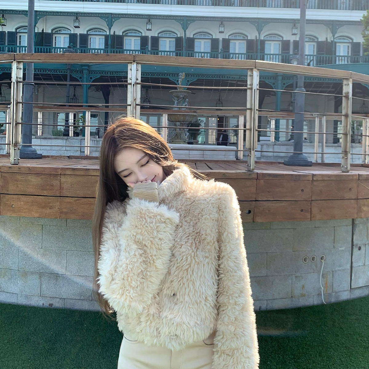 MSKIN-冬上新两面穿米色短款保暖毛毛加厚加绒短外套S9246