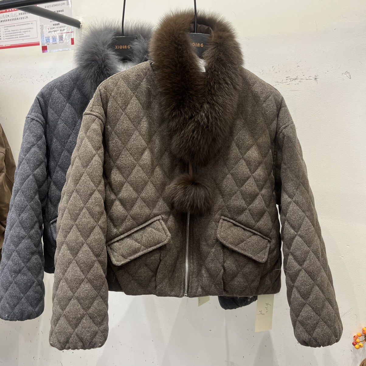瑞瑞狸毛菱形格短款保暖羽绒服外套(配真狐狸毛领可拆卸)XQ瑞0009