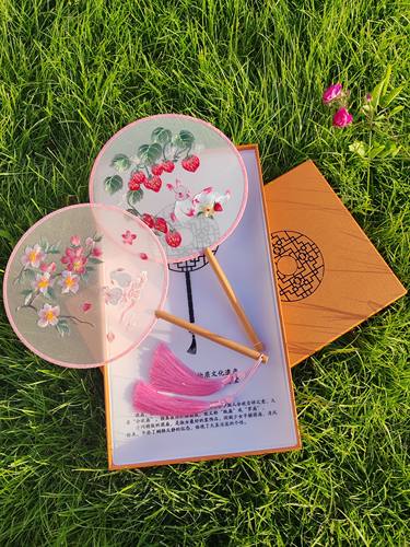 苏绣兔子绫绢双面绣工艺扇