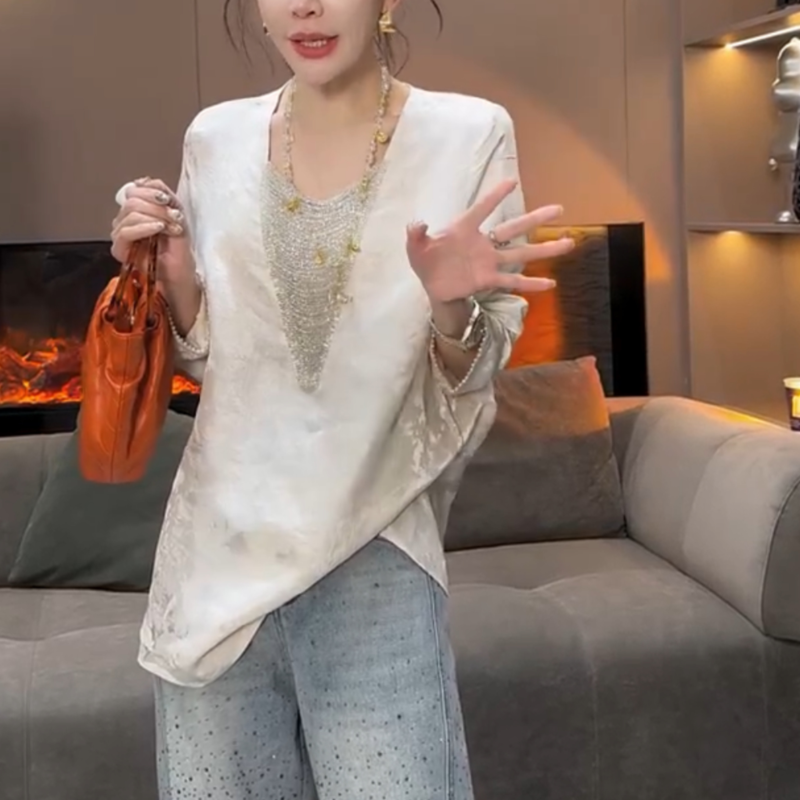 2026春季气质缎面提花串珠衬衫中长款设计感女神范宽松开叉上衣,女装/女士精品,衬衫,淘宝优惠券,粉丝福利购,淘宝优惠卷