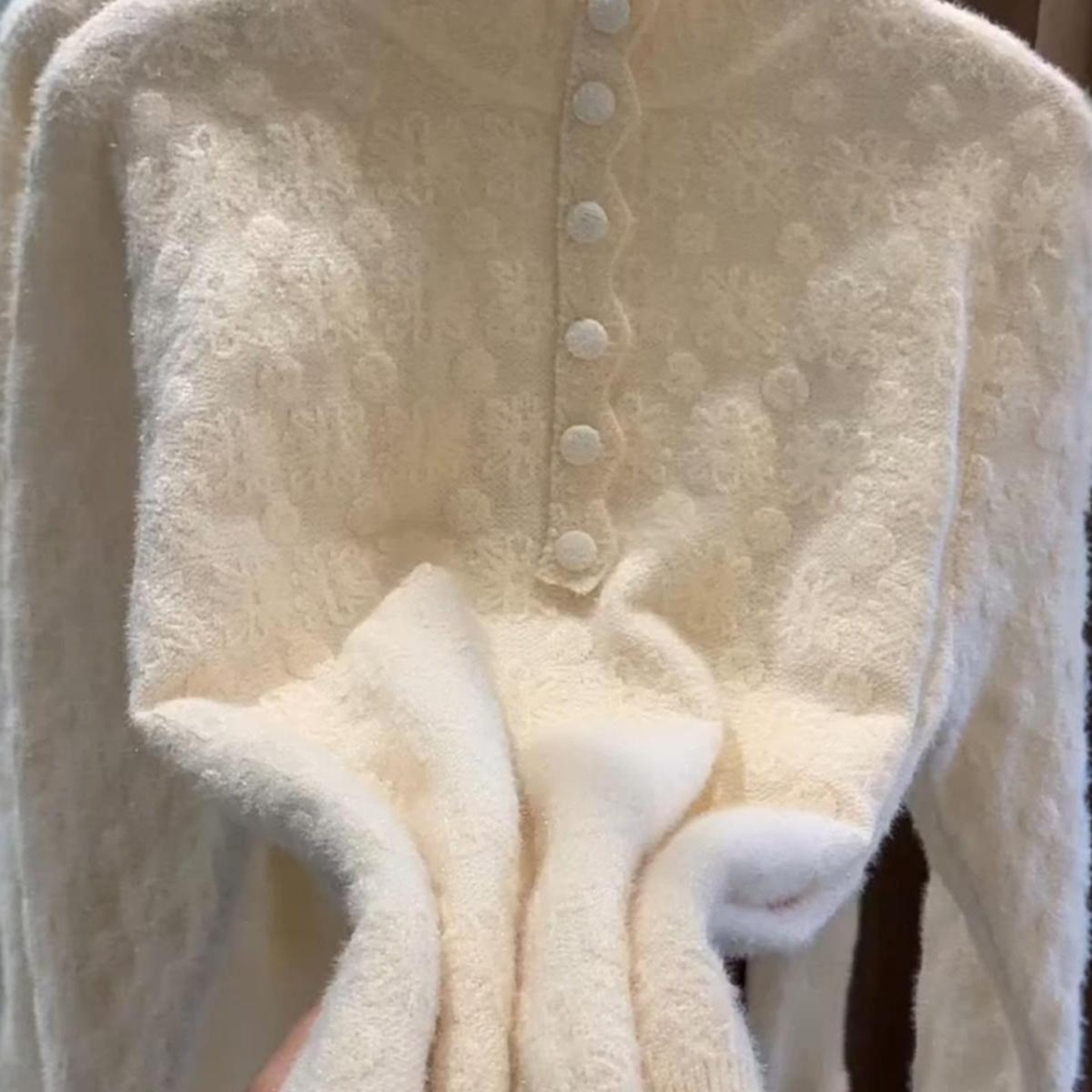 韩系半高领蕾丝磨毛打底针织衫