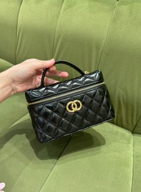 2026早春新款女士26c花扣盒子菱格单肩斜挎女包高级感手提化妆包