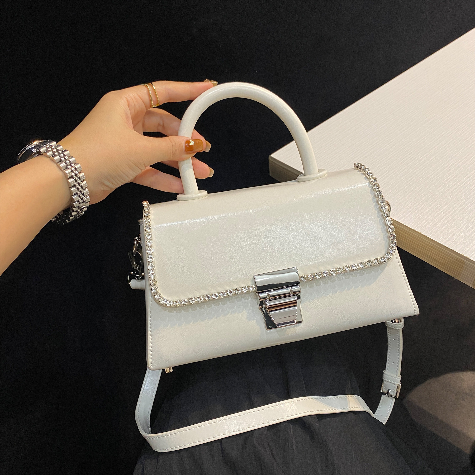 白色包包女2025新款女包小众设计高级感手提包斜挎水钻小方包百搭,箱包皮具/热销女包/男包,小方包,淘宝优惠券,粉丝福利购,淘宝优惠卷