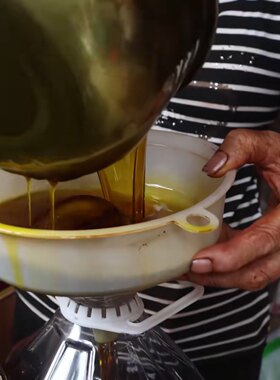 乡村小榨菜籽油  非转基因  物理压榨4.5升  家用食用菜籽油