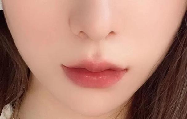 草本小翘唇塑造精华 修复改善唇形性感唇部精油补水保湿加强版
