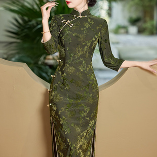 新中式复古风绿色长旗袍女春秋季七分袖修身收腰日常中国风连衣裙
