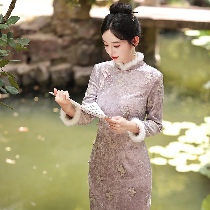 新中式紫色旗袍女冬季加绒立领盘扣刺绣民国风日常穿年轻款连衣裙