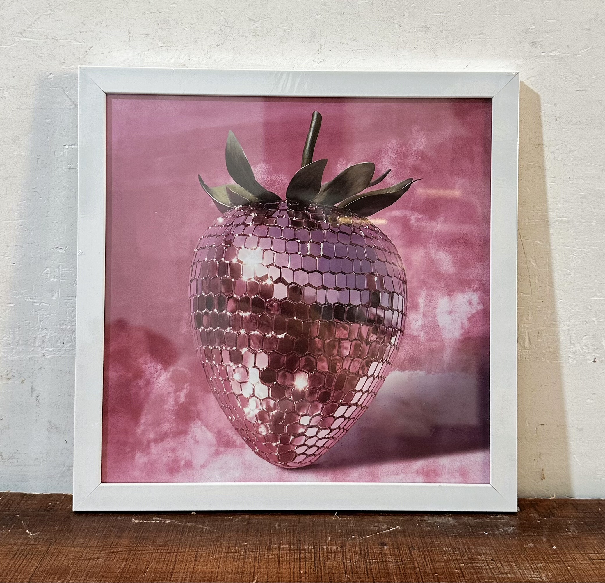 外贸孤品粉色镜面草莓装饰画