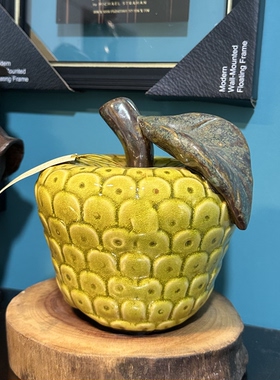 外贸孤品美式复古窑变黄绿色浮雕陶瓷苹果装饰摆件中古咖啡馆软装