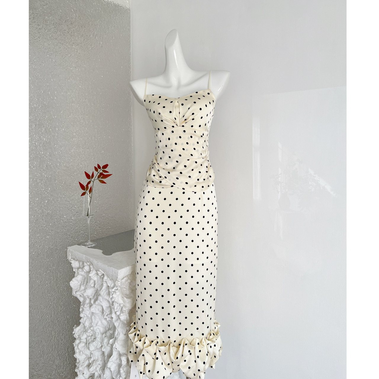 Sun雅乔赫本午后夏装修身下摆立体荷叶边波点吊带长款连衣裙