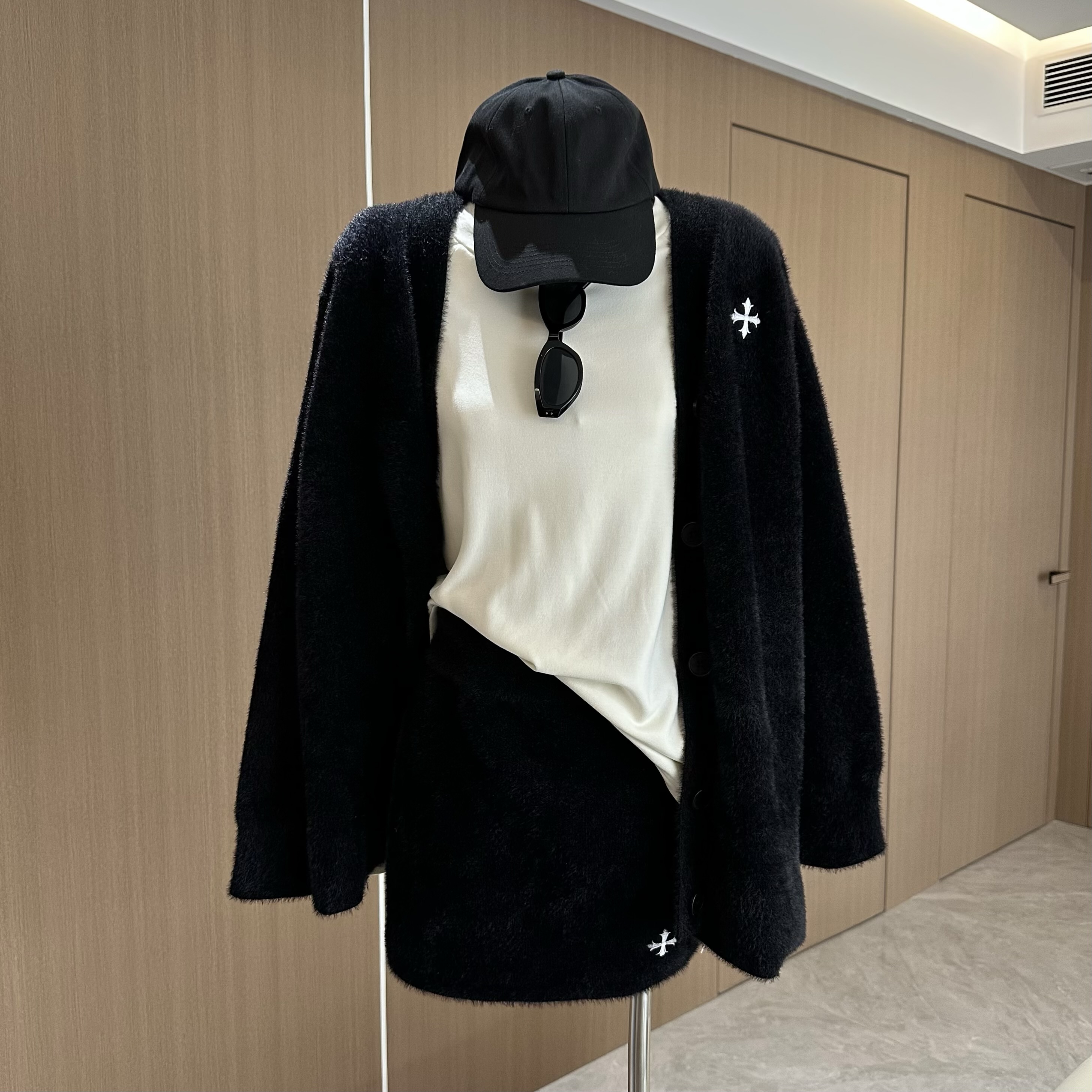 红人馆针织开衫女韩系早秋穿搭上衣黑色极简高级感慵懒风毛衣外套