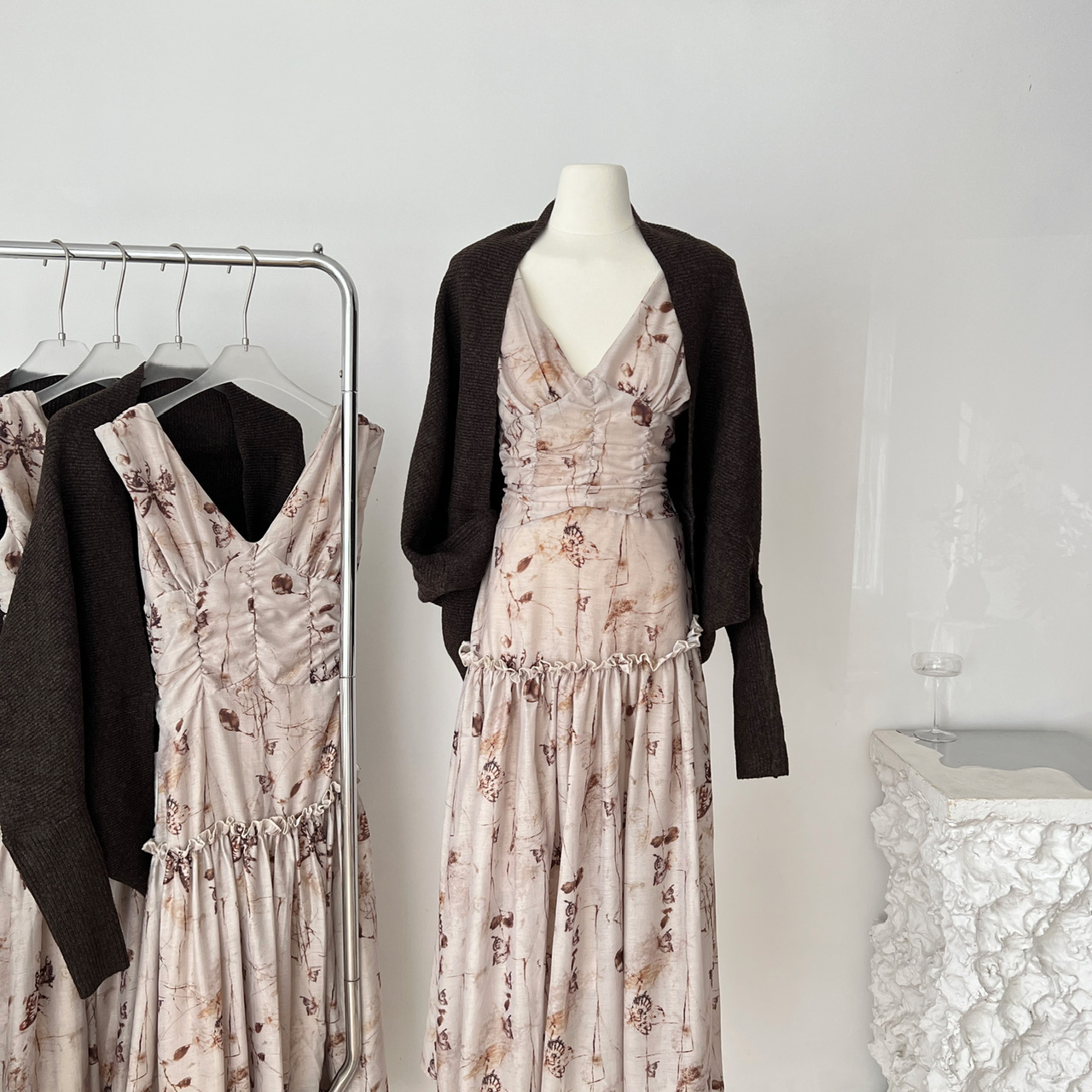 法式蝴蝶印花V领碎花连衣裙+蝙蝠袖显瘦羊毛针织外套套装