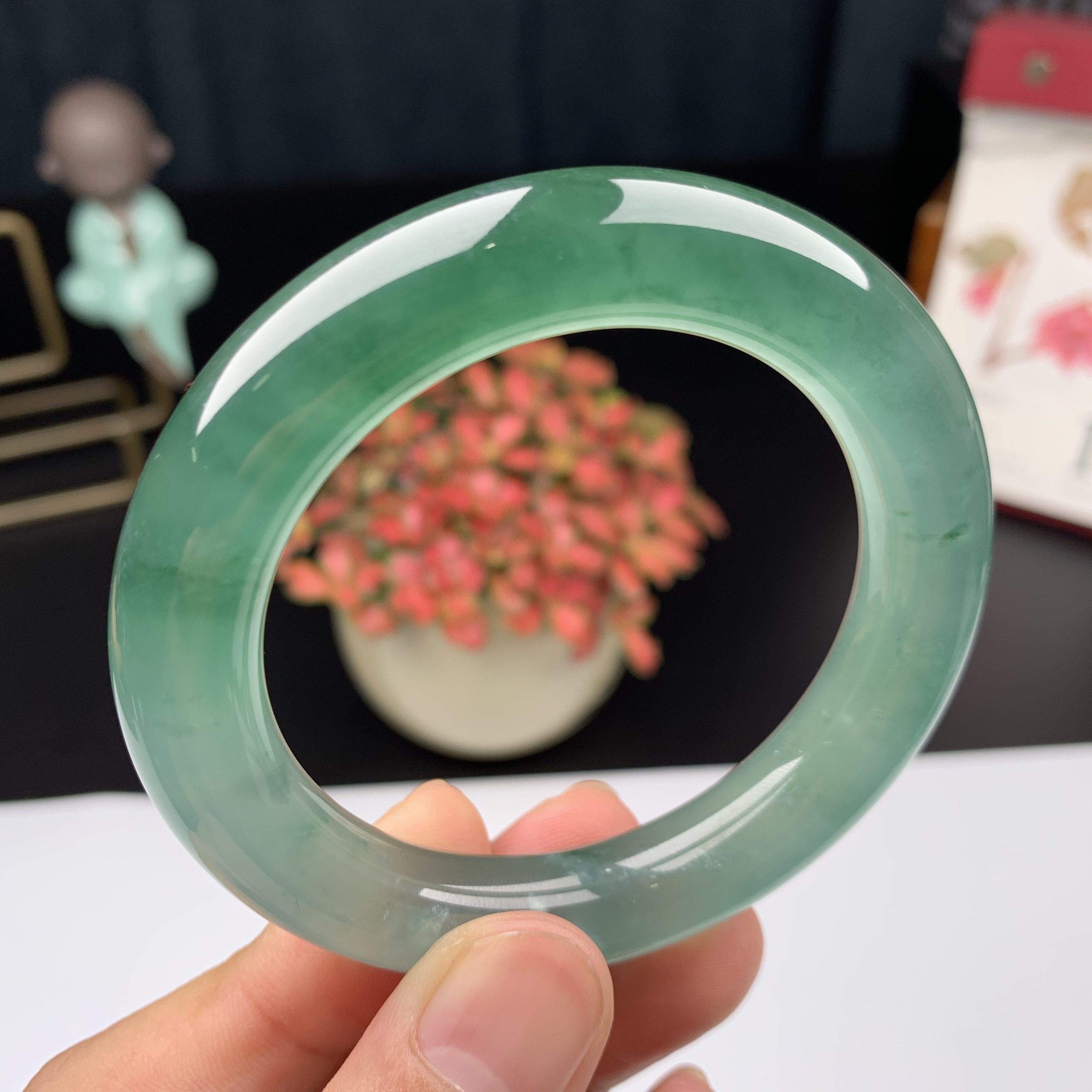 六个梦翡翠缅甸天然a货高冰种手镯圈口54女款 冰玻种水 证书