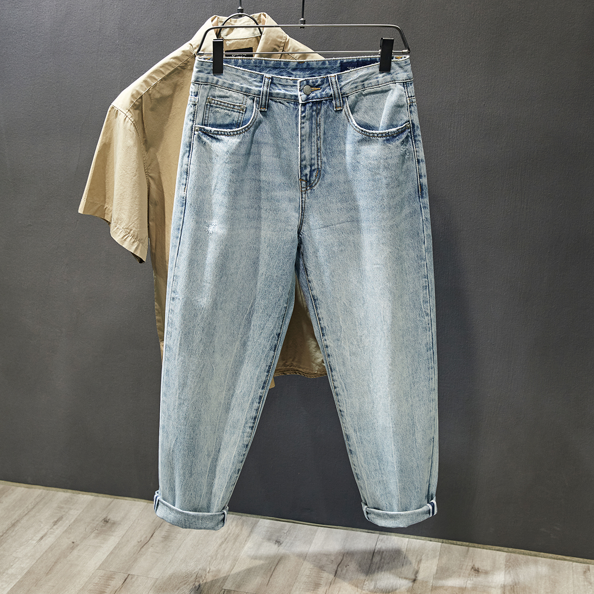 水洗浅色宽松锥形直筒牛仔裤男
