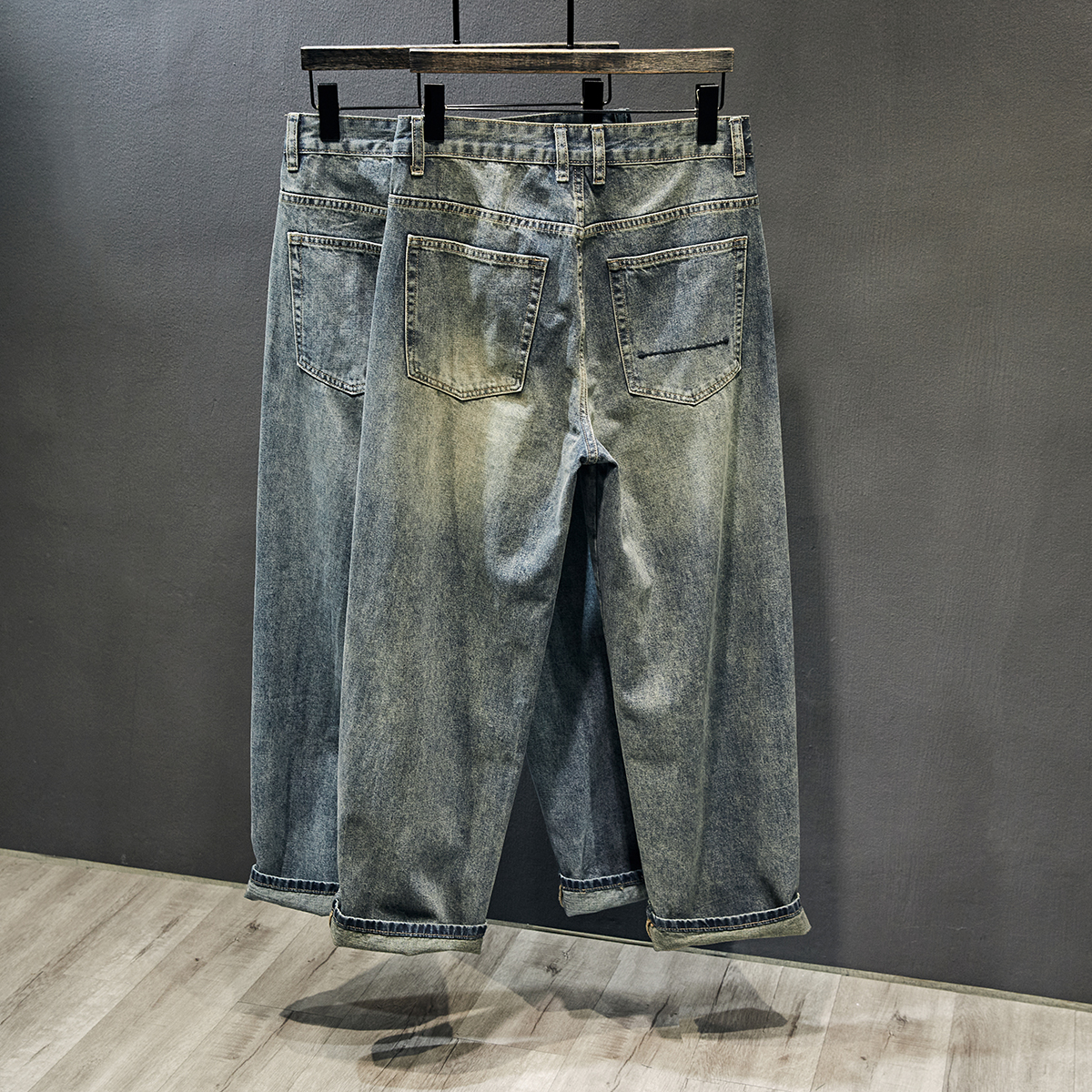 水洗做旧宽松直筒牛仔裤vintage