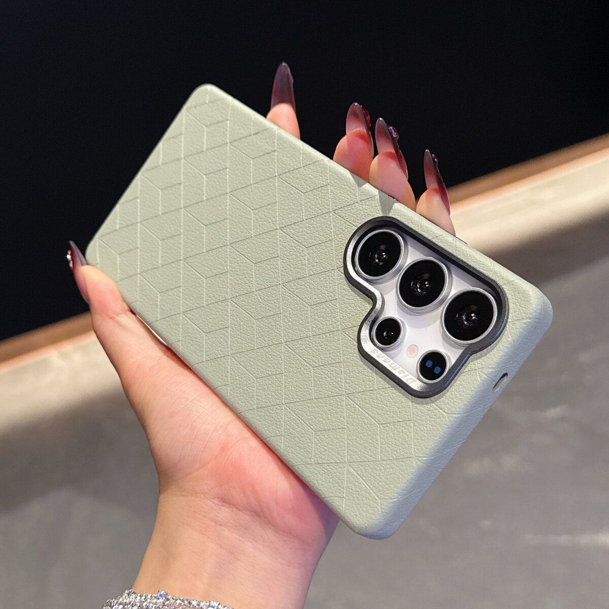 适用三星S24ULTRA手机壳魔方格纹素皮全包款三星S23ULTRA全包防摔磁吸手机壳