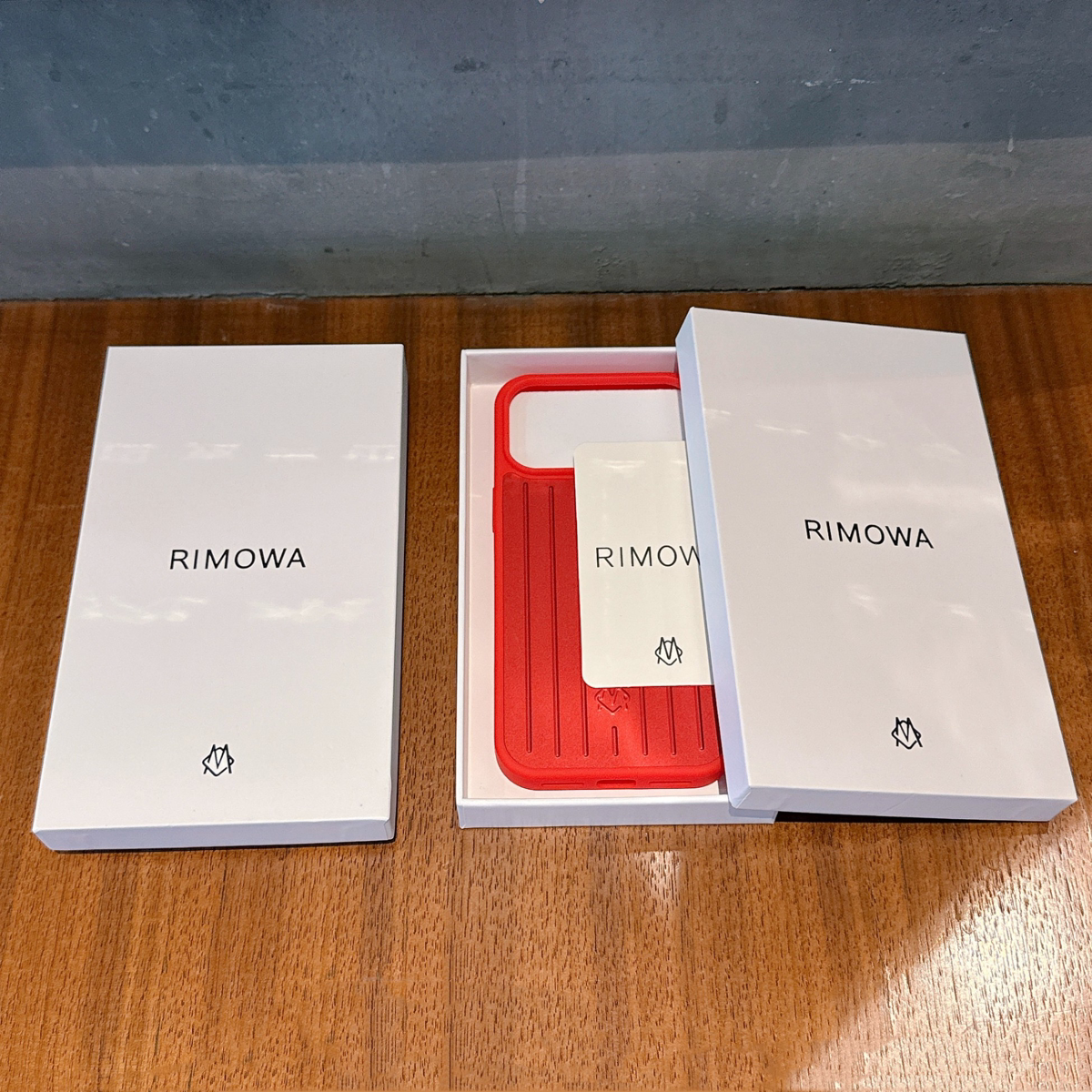 日默瓦 大红色适用于苹果17promax时尚爆款手机壳潮流17p