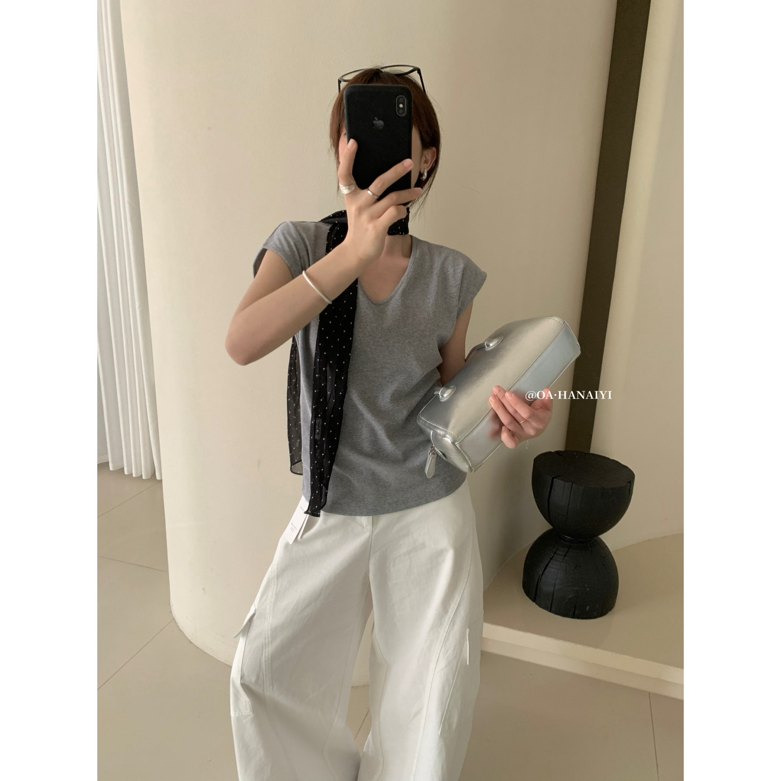 OA-十三行2026夏季显瘦V领极简舒适百搭休闲短袖T恤女配丝巾H0888
