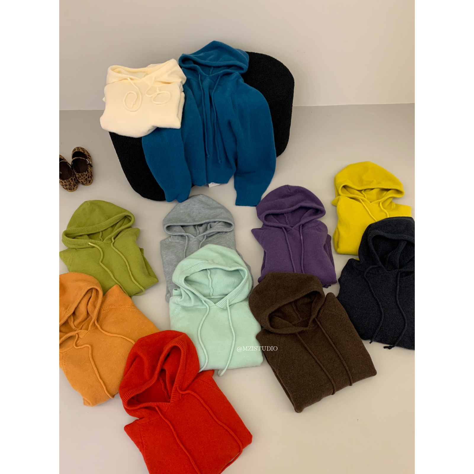 MZI STUDIO十三行冬季极简净色连帽随性抽绳套头保暖毛衣女25768