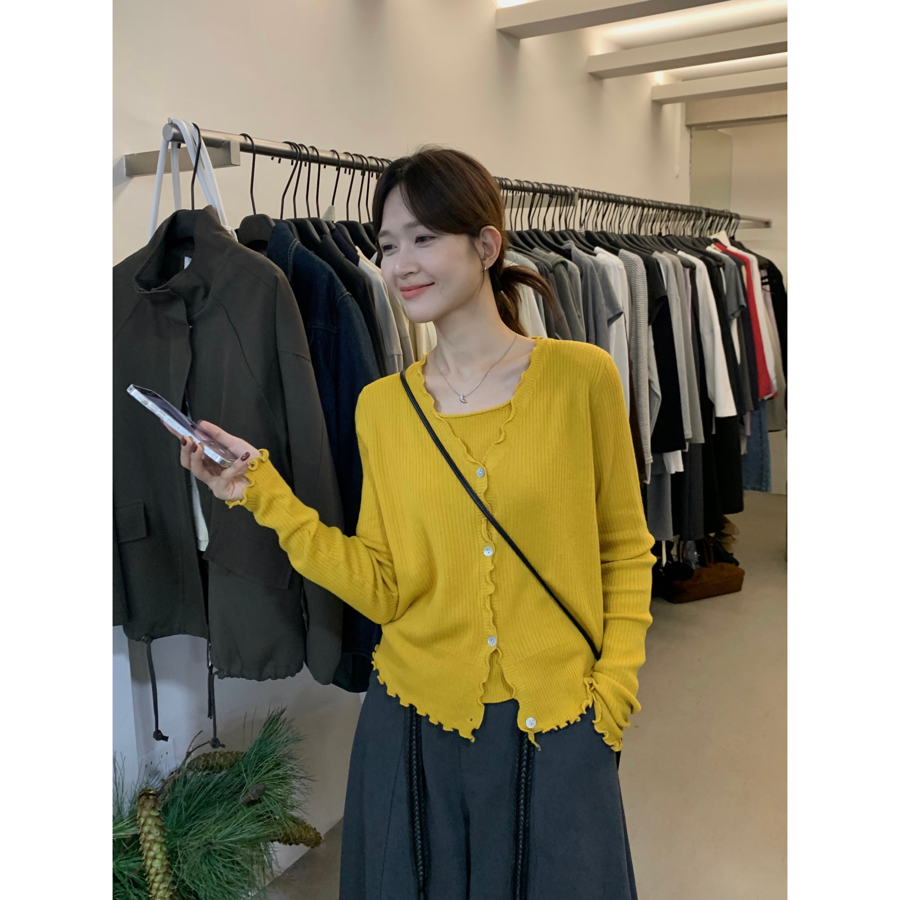 MISS密思家-广州十三行秋上新甜美系圆领坑条假两件针织衫女A0828