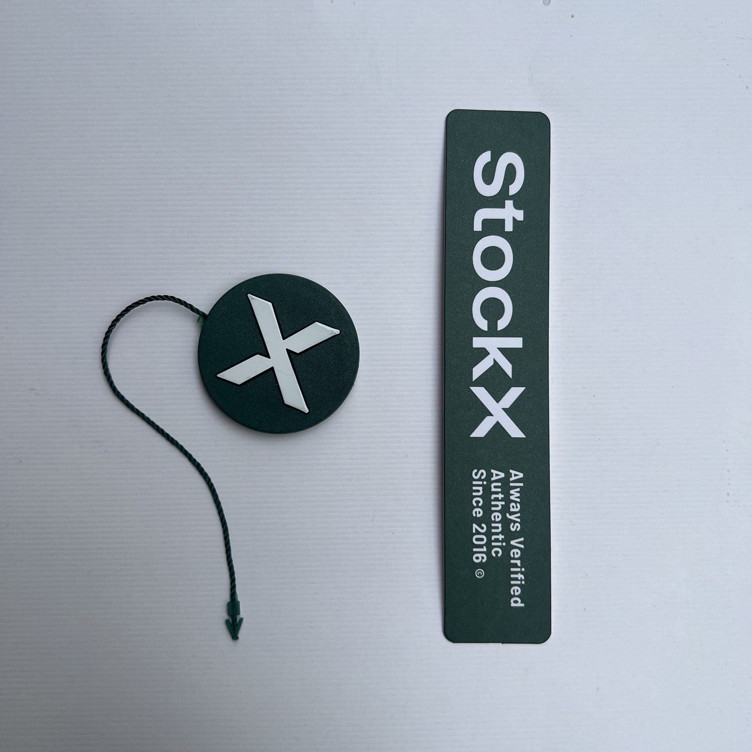 thumbnail for 2023 New StockX Tags Hang tag sneaker buckle anti-theft buckle green fork shoe buckle accessories