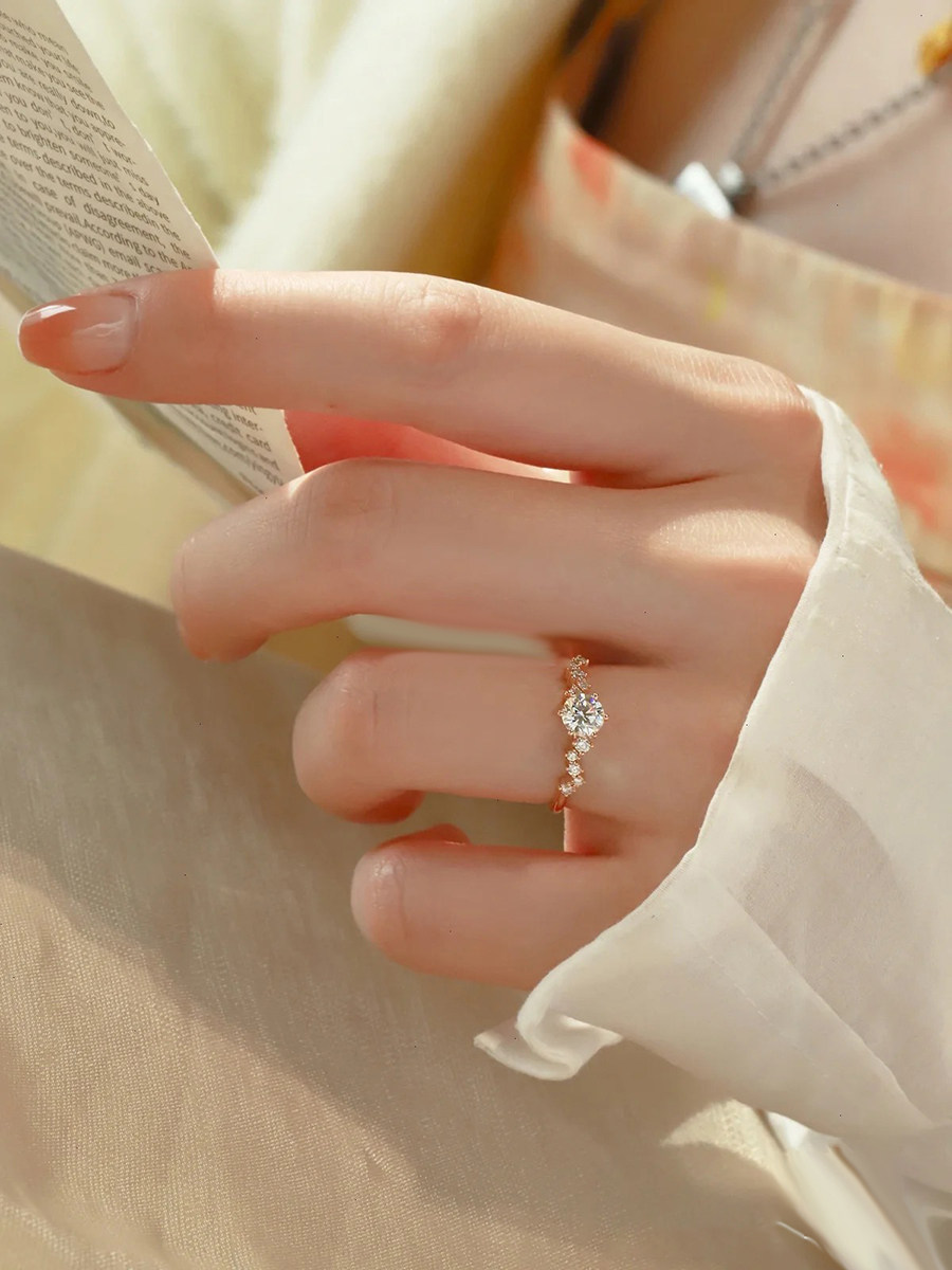시크릿 블루 독립 디자인 스타 드림 MOISSANITE 다이아몬드 반지 여성 라이트 럭셔리 고품질 18K 로즈 골드 제안 반지