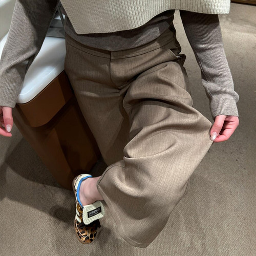 日常通勤穿超合适的卡其色西装裤