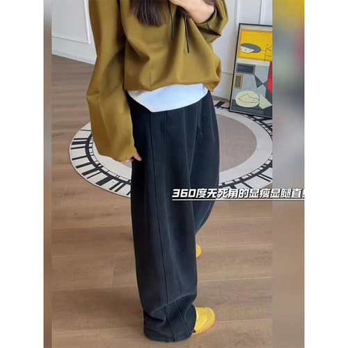 这黑色镰刀裤也太帅了吧！！