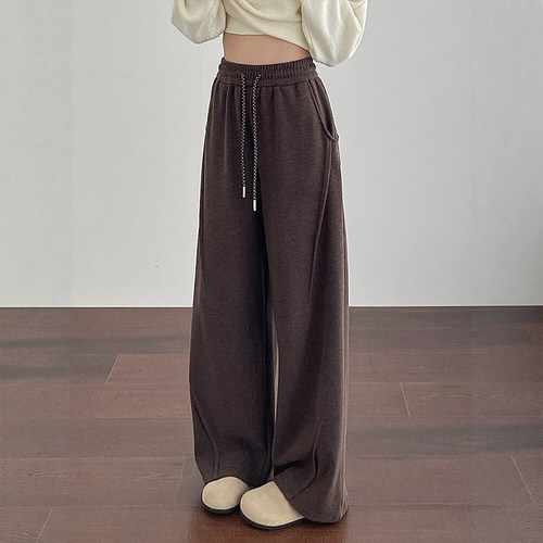 就爱这种显瘦的咖色糯米弯刀裤