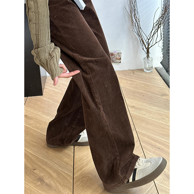都去买美拉德咖色灯芯绒裤子!