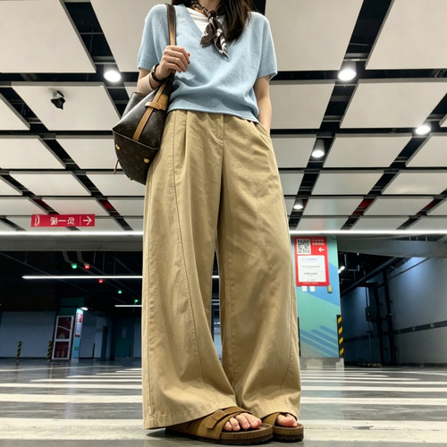谁懂！卡其色裤子的百搭感~