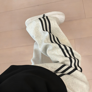 加绒白灰色条纹运动女大码 秋冬阔腿直筒休闲梨型身材宽松显瘦卫裤