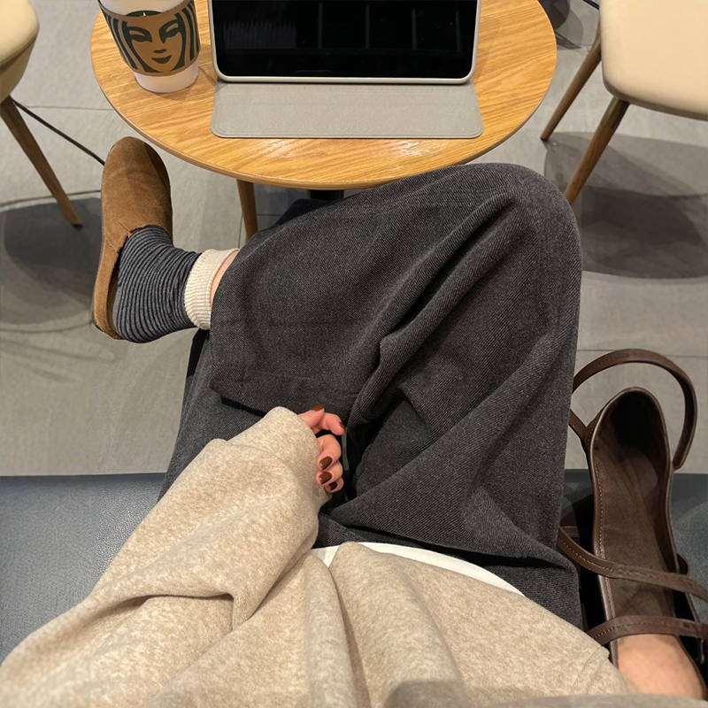 适合秋冬通勤穿搭的灰色毛呢裤子