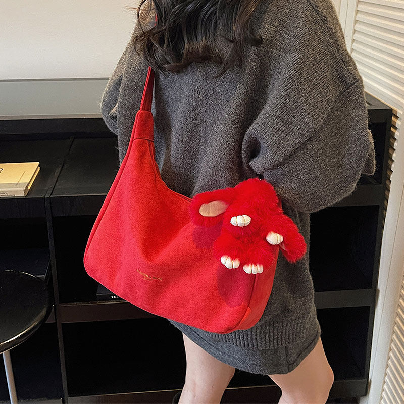 韩版休闲红色包包女式2025新款时尚简约单肩包秋冬通勤斜挎饺子包