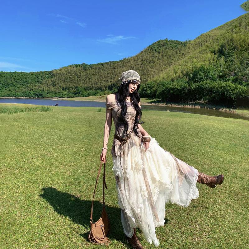新疆川西西北旅游草原穿搭废土风一字肩上衣杏色网纱半身裙长裙女