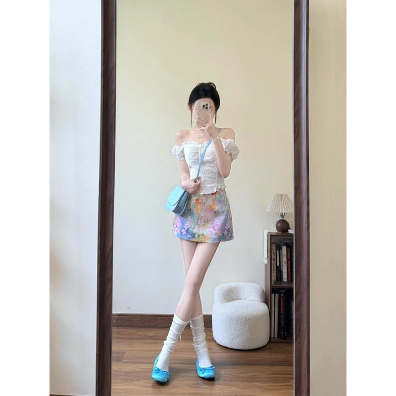 甜美芭蕾风少女感穿搭镂空一字领上衣彩色油画碎花包臀半身裙套装