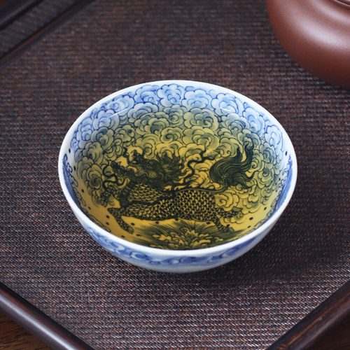 民间艺人主人杯手绘青花