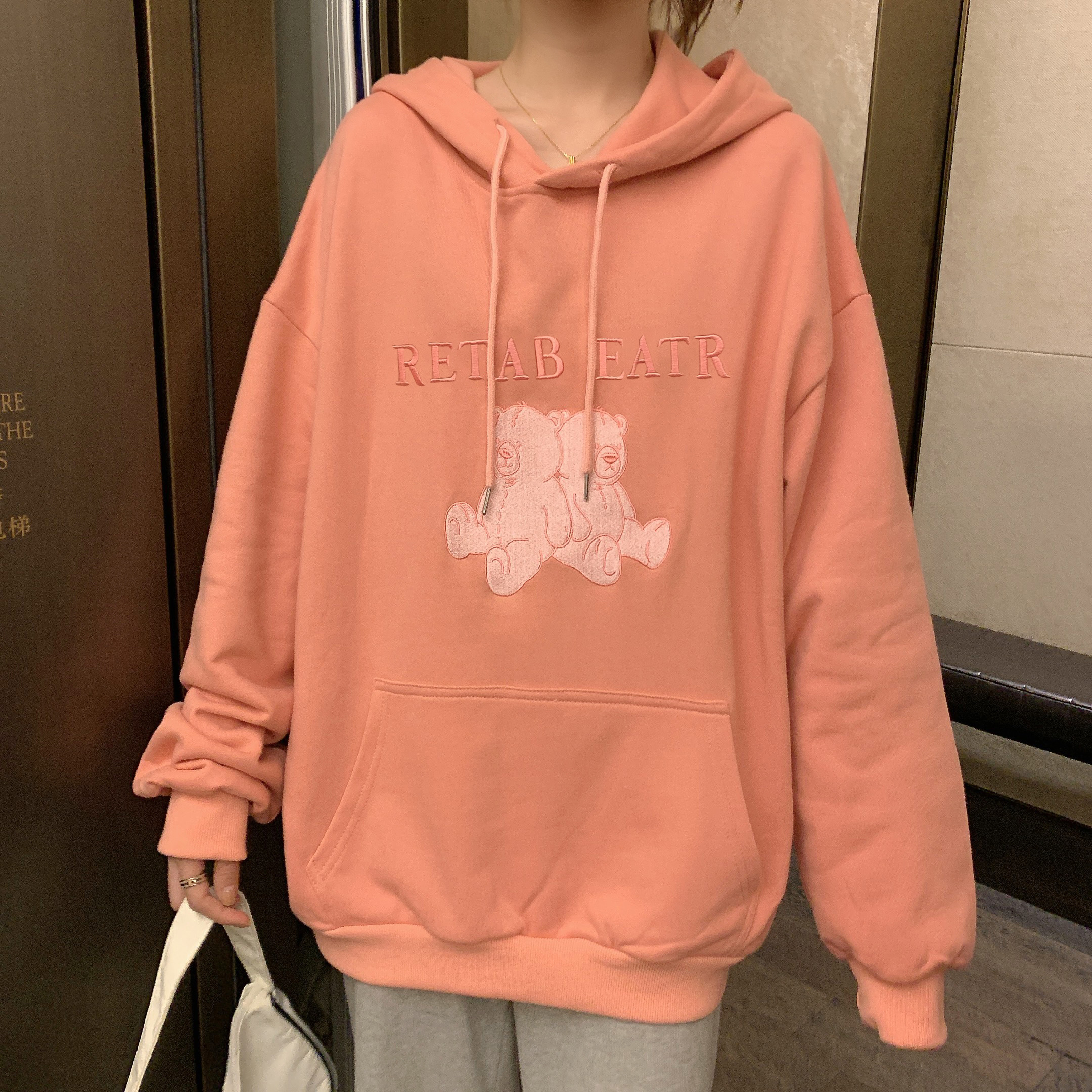 Real shot autumn and winter new Korean embroidery bear letter sweater women Plush 250g