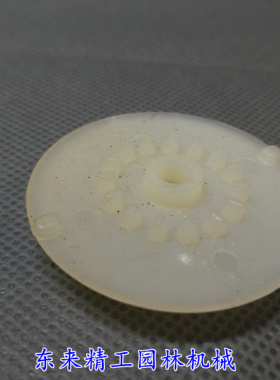 绿田助手船式喷灌机 浮式水泵142/144汽油机四马力船外机机油甩轮