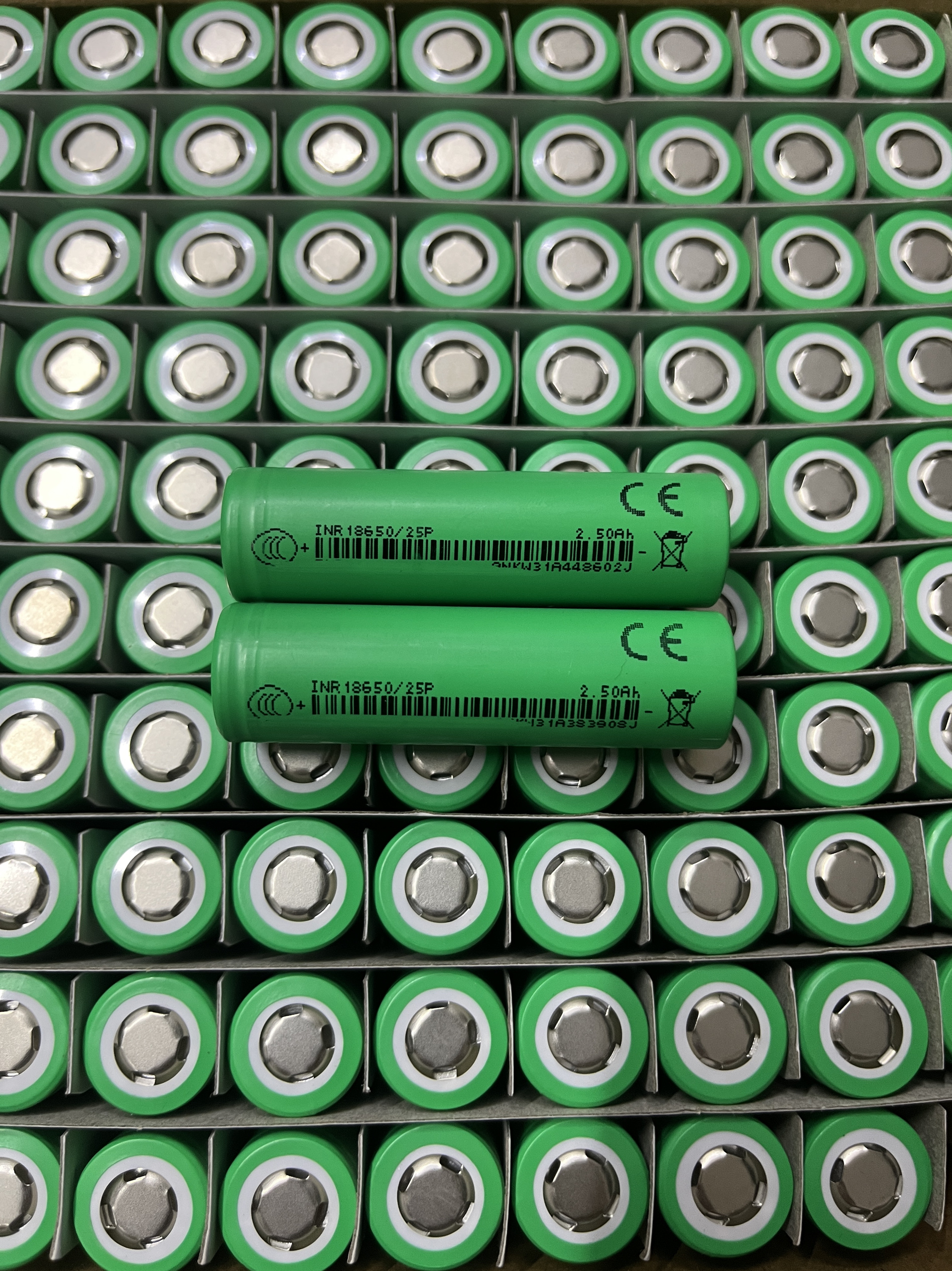 亿纬18650锂电池30A放电2500mAh平头12C动力电芯电动工具航模电池