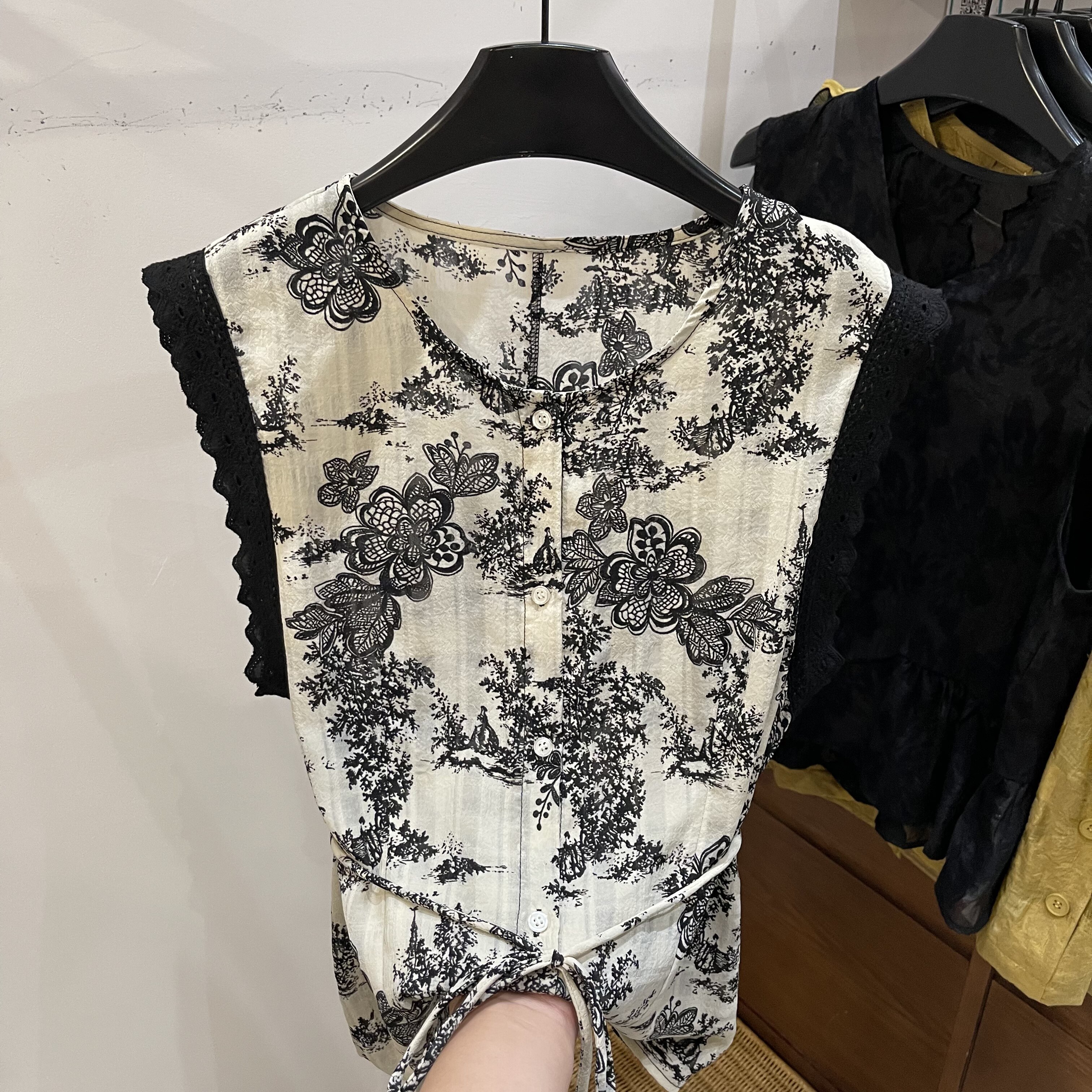民族风印花蕾丝拼接无袖T恤女
