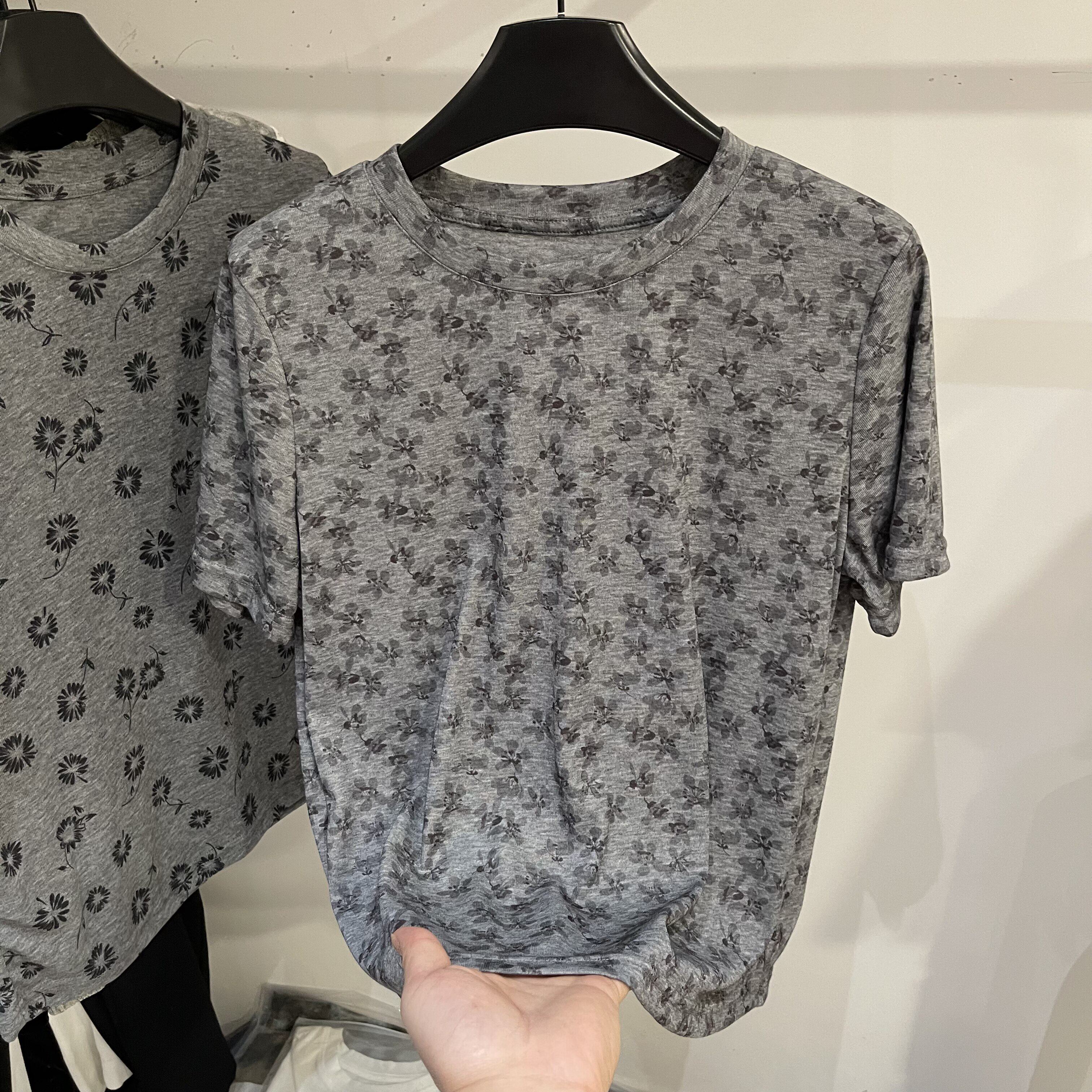 清新灰色碎花印花短袖T恤女2026夏季宽松亲肤显瘦百搭打底衫上衣