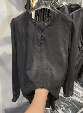 肌理感褶皱珠光后背纽扣开叉长袖