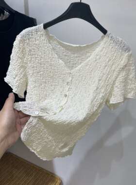 褶皱肌理感V领短袖T恤女白色单排扣减龄上衣