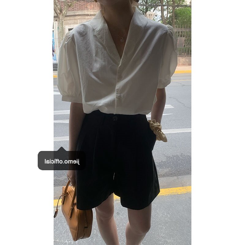 洋气独特别致衬衫女夏季设计感小众V领短袖上衣法式泡泡袖衬衣