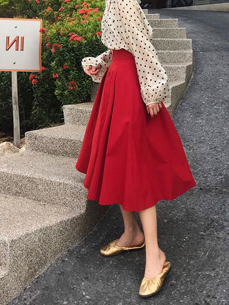 2026年春秋季新款过膝红色a字半身裙中长款女高腰显瘦复古伞裙子