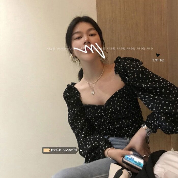 别致方领短款上衣女装春秋季设计感2025新款法式复古长袖碎花衬衫